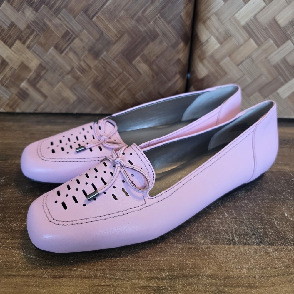 Array Shoes Woman's Size 9.5W Light Pink Leather Loafers Slip Ons Cutouts Bow